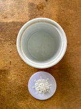 Load image into Gallery viewer, Pretty lilac trinket pot with lid