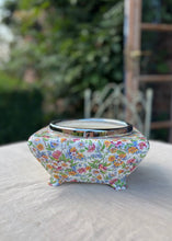 Load image into Gallery viewer, A floral vase or planter by Midwinter, Staffordshire