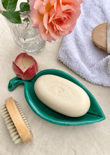 Load image into Gallery viewer, A glamorous Italian majolica tulip dish