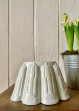 Load image into Gallery viewer, Antique white Shelley China 'Ritz' jelly/pudding mould