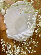 Load image into Gallery viewer, Lustre ware white shell vase