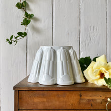 Load image into Gallery viewer, Antique white Shelley China 'Ritz' jelly/pudding mould