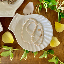 Load image into Gallery viewer, White scallop shell dish