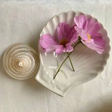 Load image into Gallery viewer, White scallop shell dish