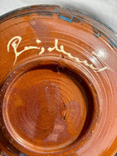 Load image into Gallery viewer, Blue Puigdemont slip glazed daisy plate
