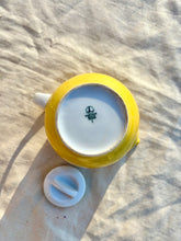 Load image into Gallery viewer, A one-cup yellow teapot
