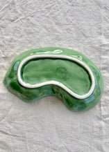 Load image into Gallery viewer, Bordallo Pinheiro curved cabbage ware dish
