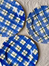 Load image into Gallery viewer, A set of 6 hand-painted blue checked plates
