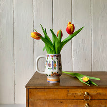 Load image into Gallery viewer, Delft floral design mug
