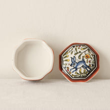 Load image into Gallery viewer, Portugese lidded trinket dish - £5 - The Vintage Pieces
